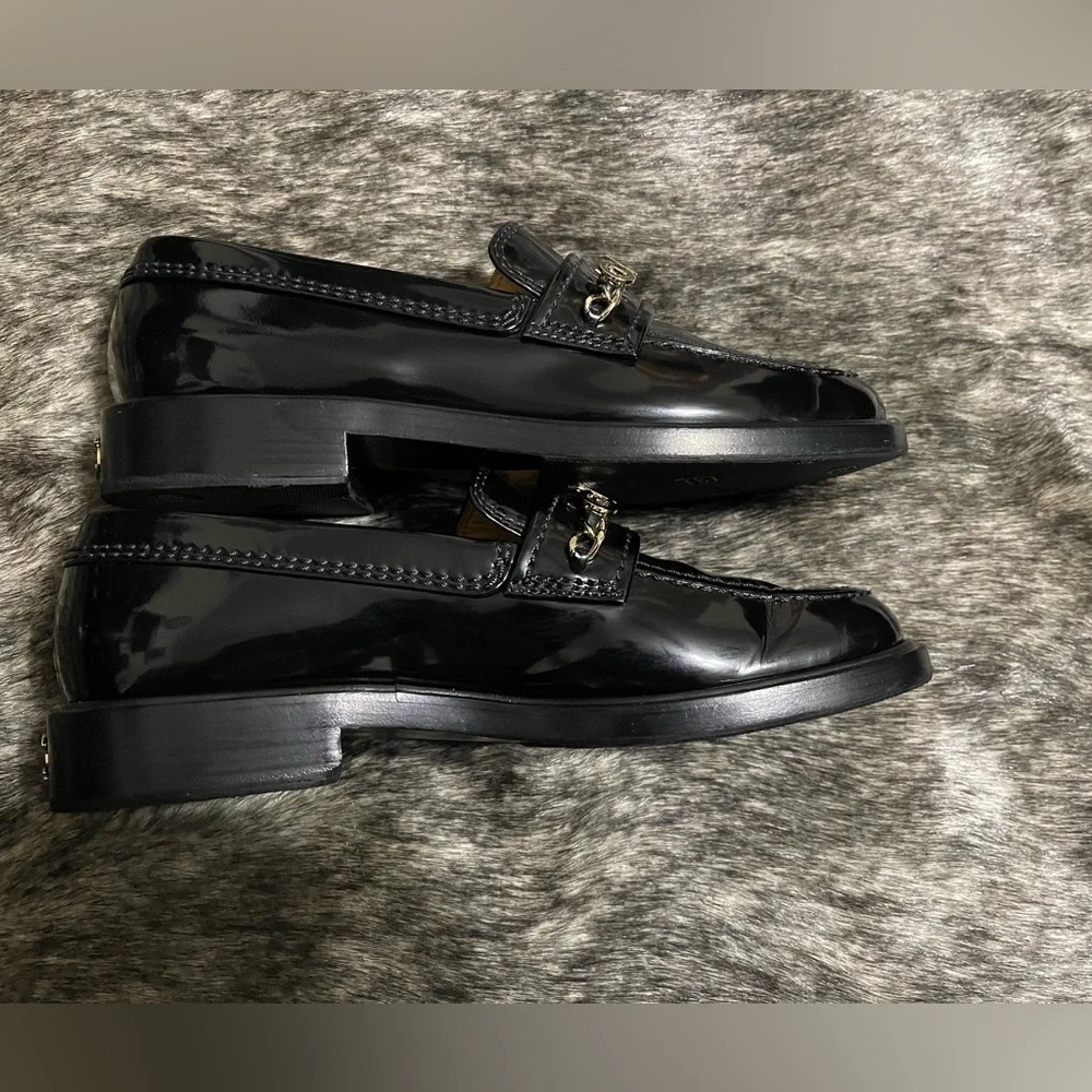 Authentic CHANEL Black Patent Gold Chain Loafer. Size 37 - Picture 4 of 14